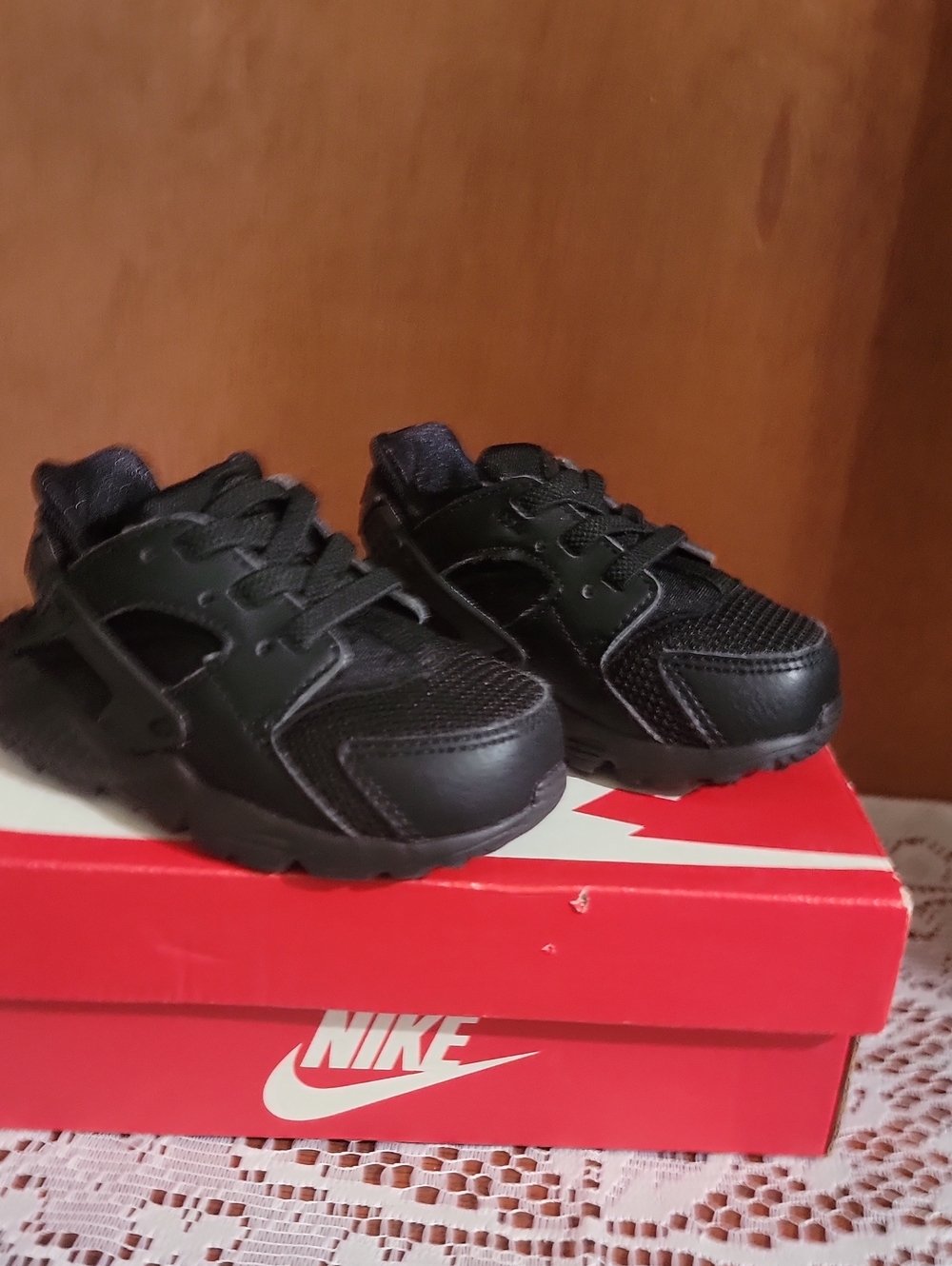 Nike Huarache Run Kids All-Black Lace-Up Sneakers Size 5c
